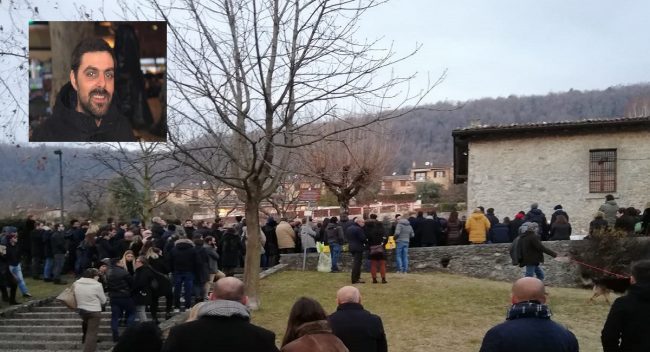 Un migliaio di persone per l’addio a Mattia Mingarelli. Il papà: “Eri intraprendente e altruista”