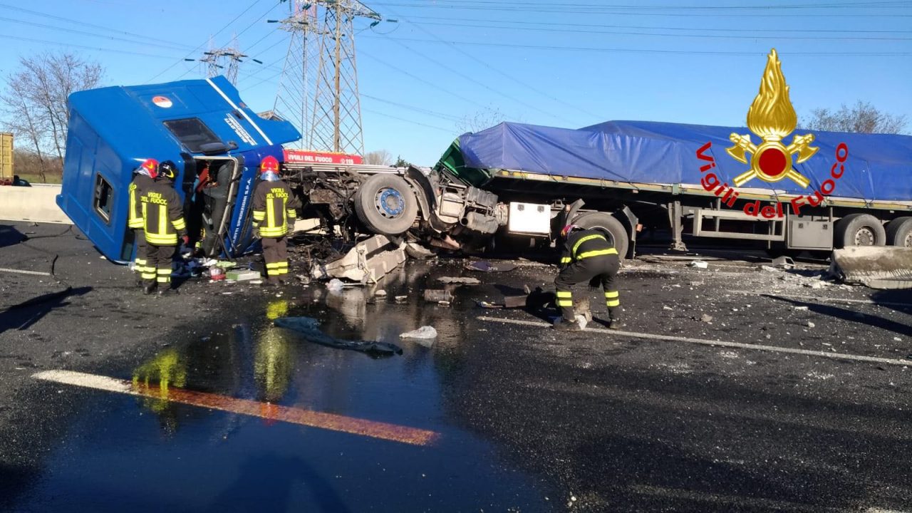 Gravissimo incidente sull’autostrada A8 FOTO