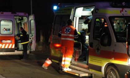 Auto ribaltata, una 23enne in ospedale SIRENE DI NOTTE