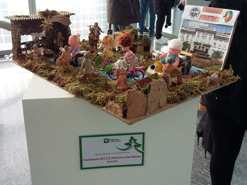 I bambini della pediatria del San Matteo espongono il loro presepe a Palazzo Lombardia