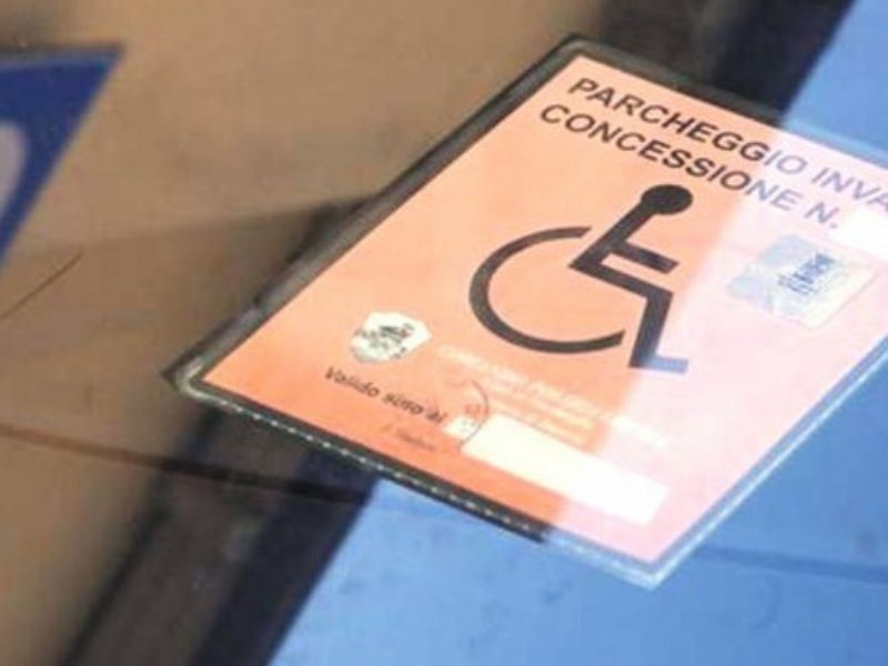 Pass per disabili falsificato, denunciato