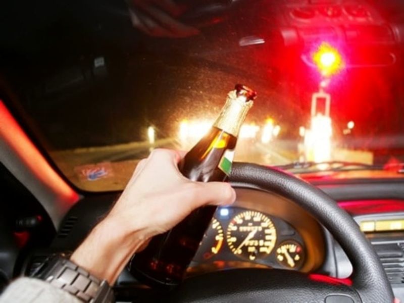 Sotto l’effetto dell’alcol causa incidente stradale: denunciato
