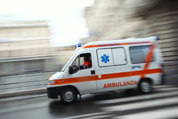 Travolta da un’auto mentre attraversava la strada: morta un’88enne di Voghera