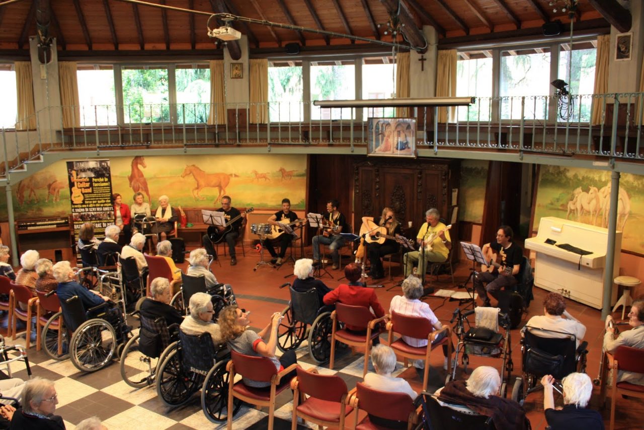 Musica e beneficenza in tour con i “Bombardino’s Guitar Band”