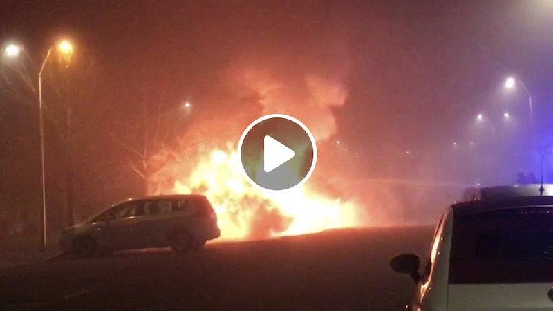 Incendio di auto vicino a Milano: l’impressionante VIDEO