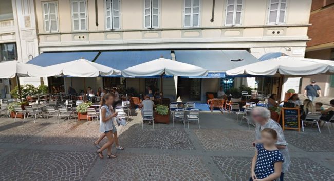 Gay insultato da un barista per una recensione negativa