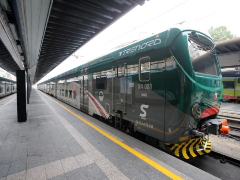 Bimbo resta sul treno da solo, il capotreno ritrova mamma e nonna