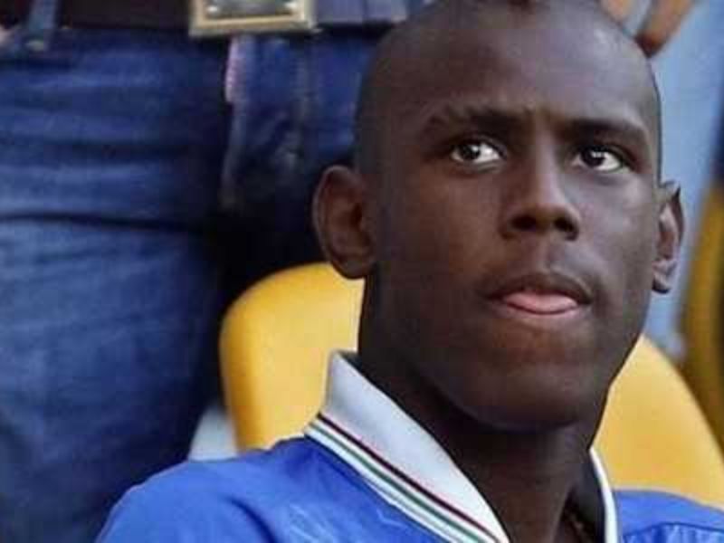 Spintona l’arbitro, maxi squalifica per il fratello di Balotelli