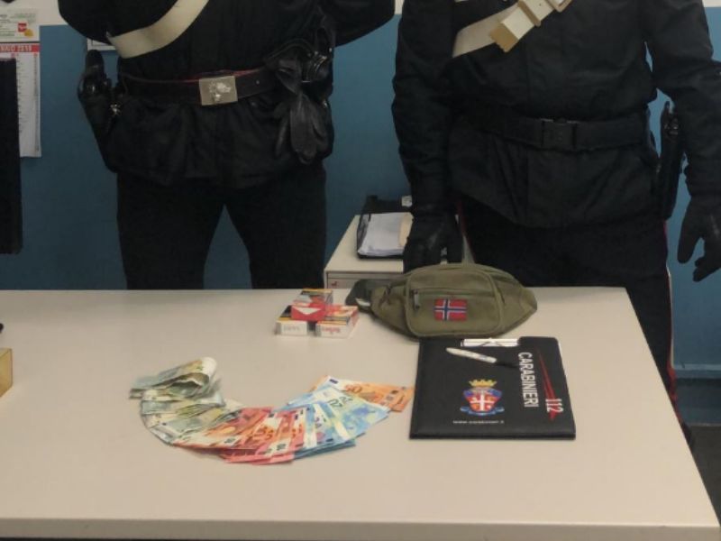 Minaccia di far esplodere la farmacia di Vigevano: arrestata