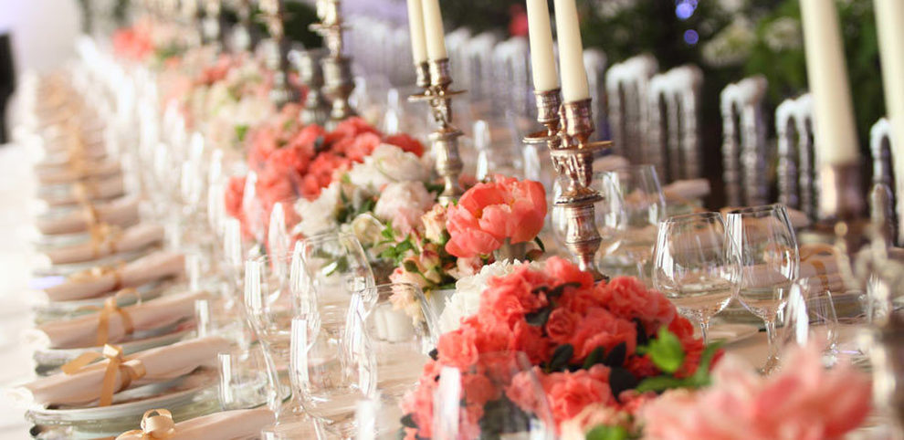 Pranzo di nozze per 82 senzatetto: il gesto meraviglioso di due sposi pavesi