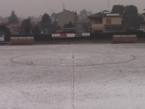 Calcio: nevica, sabato non si gioca