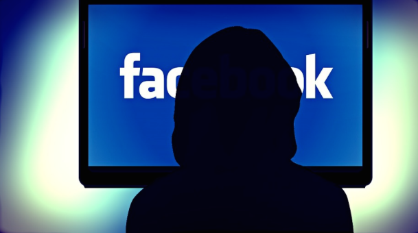 Invece di lavorare, stava su Facebook: impiegata licenziata