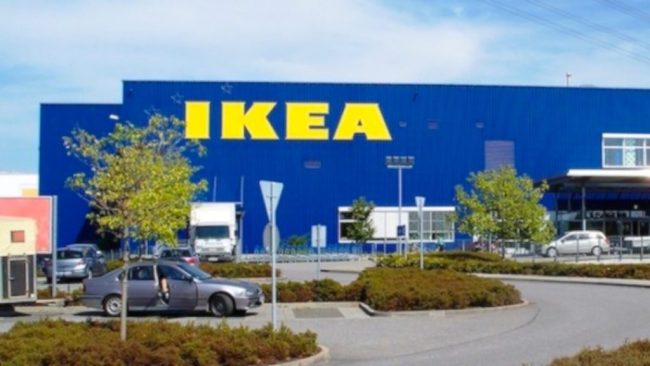 Trenta dipendenti Ikea sospesi: alcuni rubavano mobili cambiando i prezzi