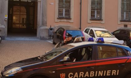 Pizzicati a rubare dalle auto parcheggiate fuori dall’oratorio, arrestati