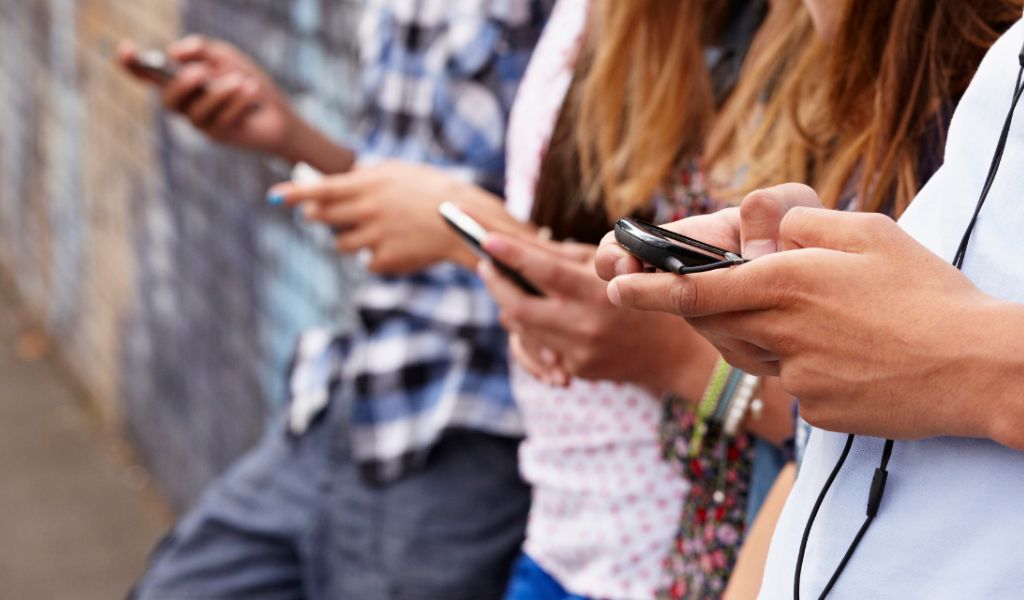 Astinenza social per gli studenti del Cairoli: in 8 ce l’hanno fatta