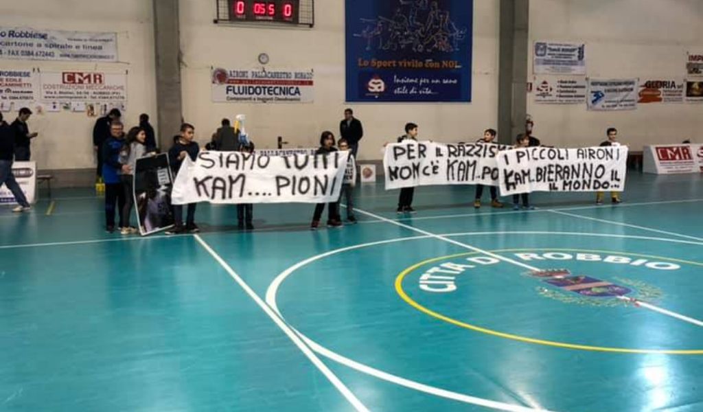 Insulti razzisti, Robbio con Kader: “Siamo tutti Kam…. pioni”
