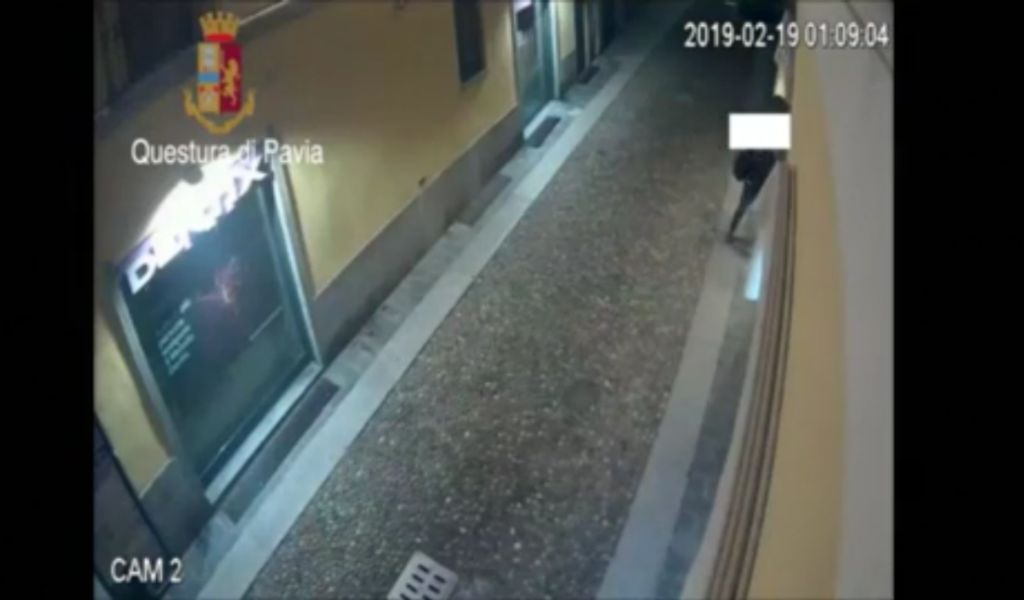 Raid vandalico a colpi di ascia, arrestato come minorenne ha in realtà 19 anni VIDEO