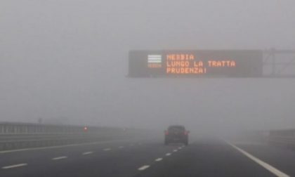 A1 chiusa per nebbia, maxi tamponamento tra Milano Sud e Lodi