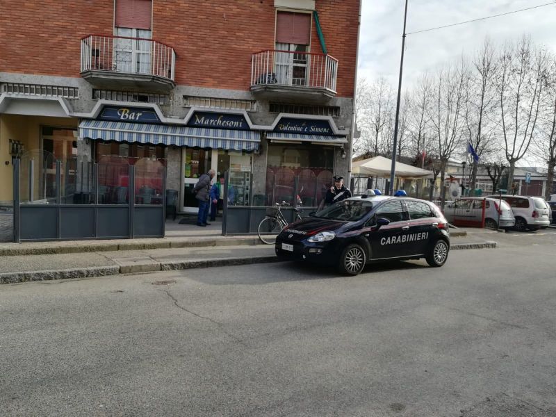 Violenta rissa davanti al bar, tre uomini denunciati