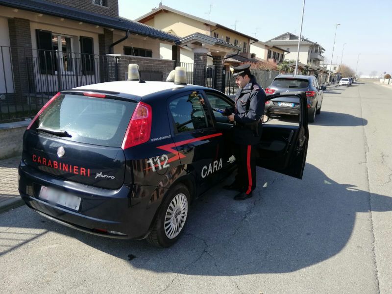 Scippano anziana e si danno alla fuga, identificati