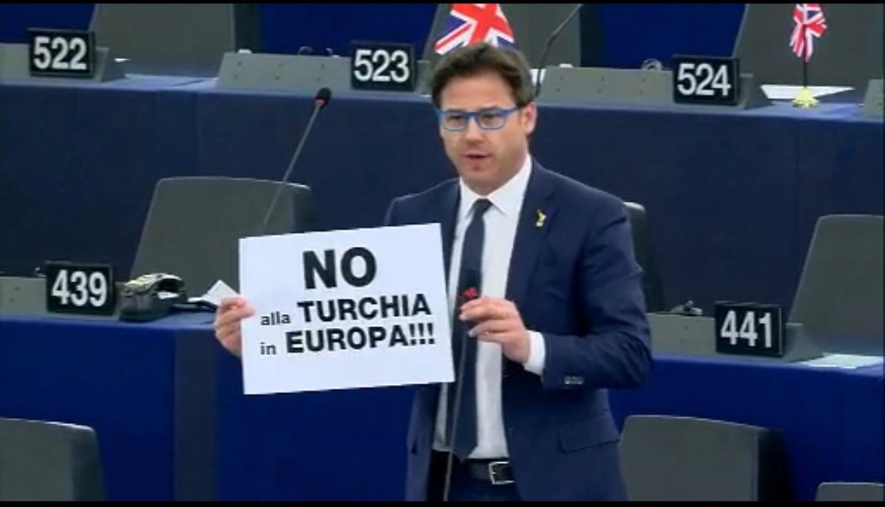 On. Angelo Ciocca: “Fine ai finanziamenti europei alla Turchia”