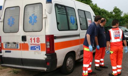 Scontro tra due auto e un bus a Pavia, tre feriti