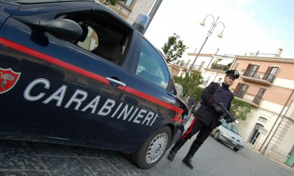 Non si ferma all'Alt dei carabinieri: lo bloccano e scatta il foglio di via