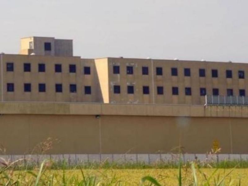 Detenuto a Vigevano, si fa ricoverare per un malore e tenta di fuggire dai bagni dell’ospedale