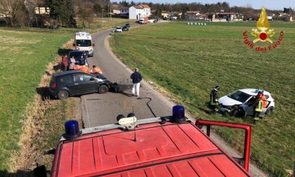 Scontro frontale tra auto, due feriti VIDEO e FOTO