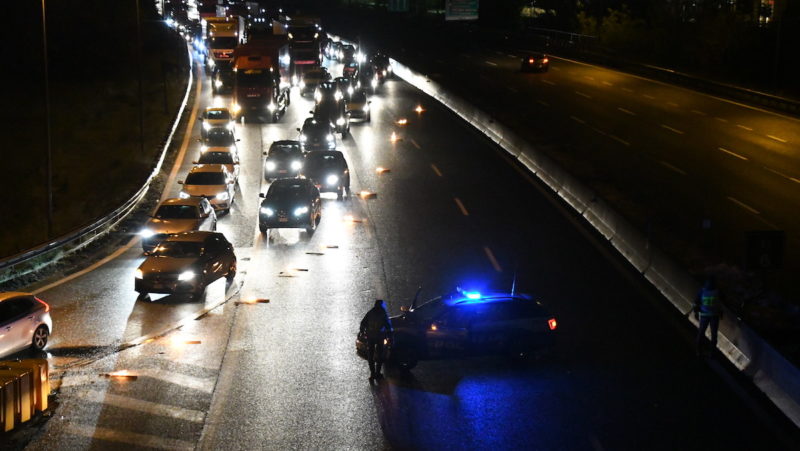 Attraversa l’autostrada A1 a piedi: travolto e ucciso da una macchina