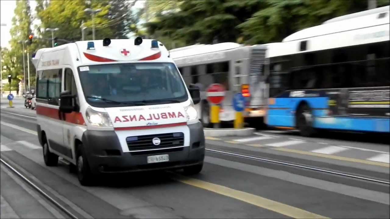 Madre e figlia si schiantano contro un camion: sono gravi