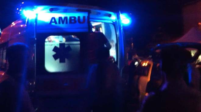 Auto contro ostacolo a Redavalle: ferito un 28enne SIRENE DI NOTTE