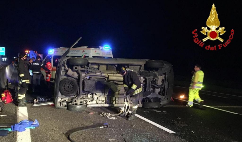 Incidente in A1 nella notte, 4 persone in ospedale FOTO
