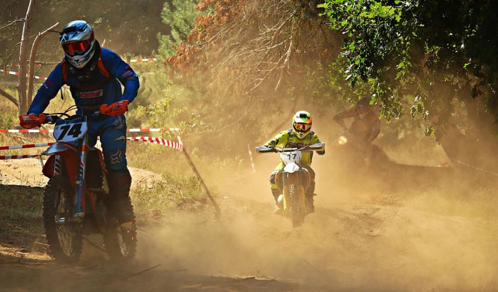 Cade sulla pista da motocross, centauro 36enne in ospedale