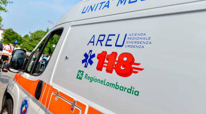 Schianto tra auto e furgone, quattro persone in ospedale