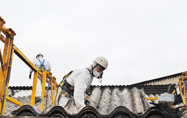 Amianto: Regione Lombardia delibera i criteri per i privati e stanzia 1 milione di euro