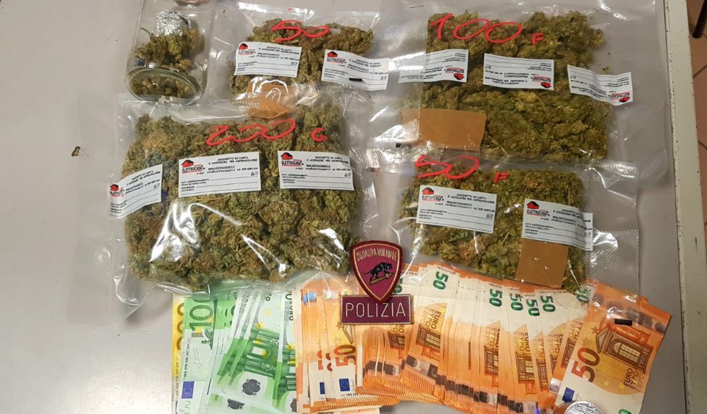 Arrestato studente spacciatore, aveva mezzo chilo di marijuana