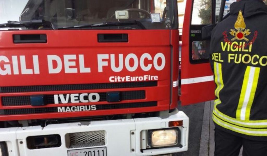 Dramma della solitudine: trovato morto in casa da una settimana
