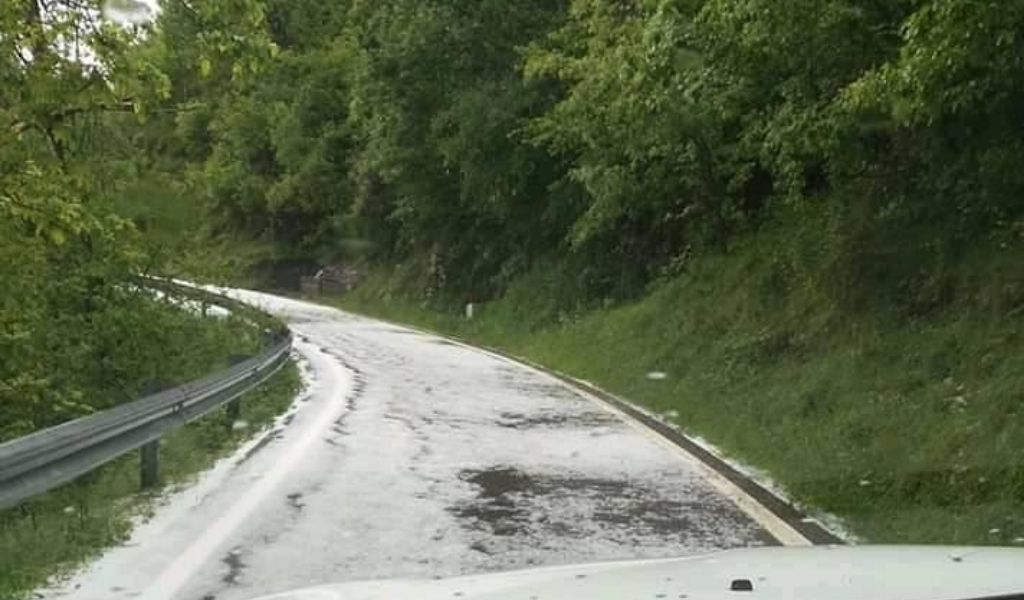 Violento temporale in Oltrepò, fango e detriti sulle strade VIDEO