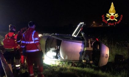 Auto ribaltata in autostrada, 25enne in ospedale