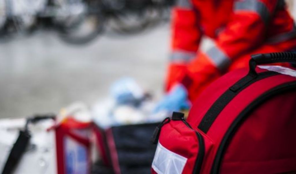 Un volo di 10 metri giù dal Rondò dei Longobardi, gravissima anziana