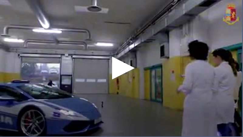 Trasporto organi da Bari a Pavia con una Lamborghini Huracan della Polizia VIDEO