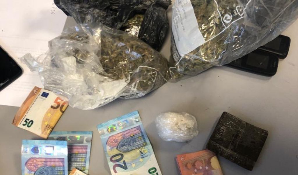 Arrestato spacciatore: in casa 400 grammi tra cocaina, hashish e marijuana