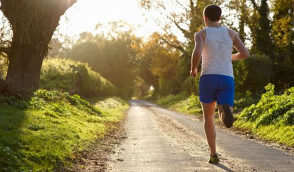 Aggredito e rapinato mentre fa jogging in corso Strada Nuova