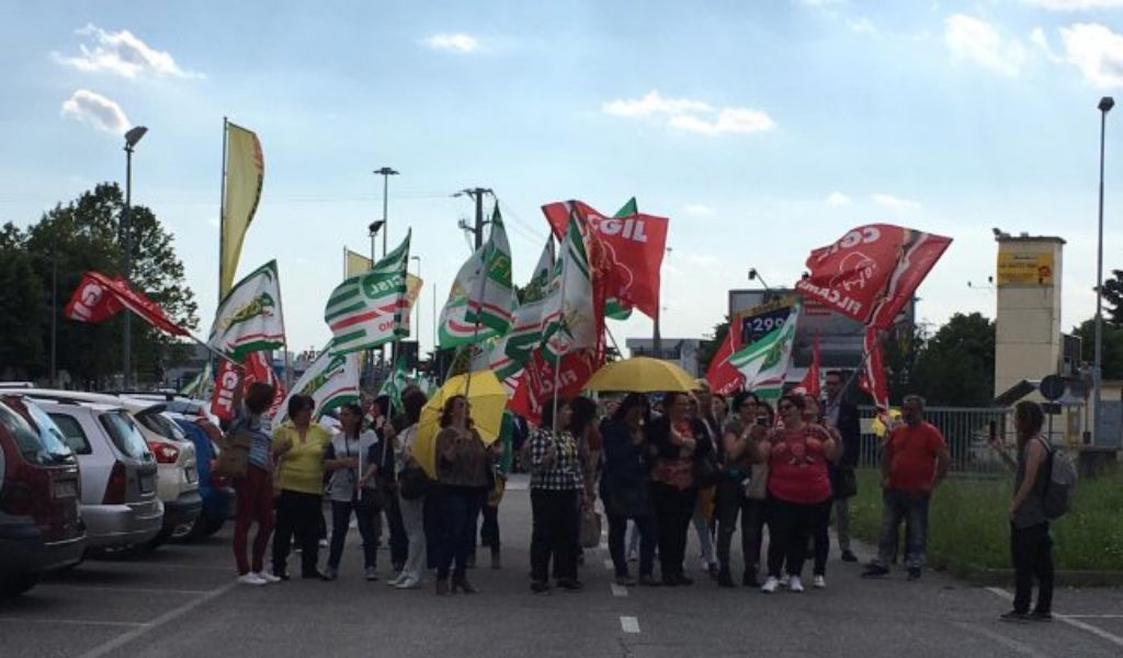 Mercatone Uno, richiesta la sospensione dei mutui per i lavoratori senza stipendio