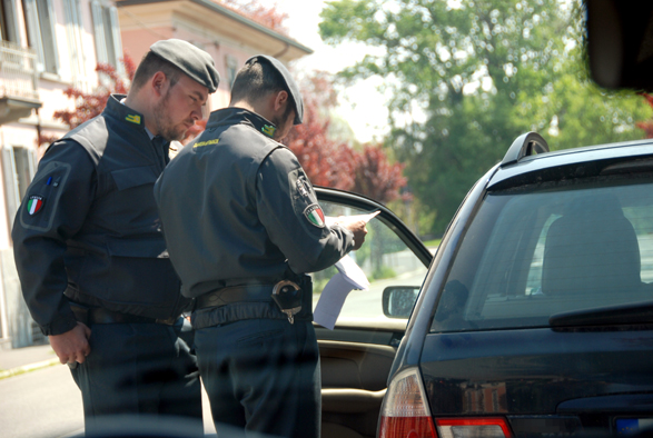 Targhe estere: 10 auto sequestrate e sanzioni per 50mila euro FOTO