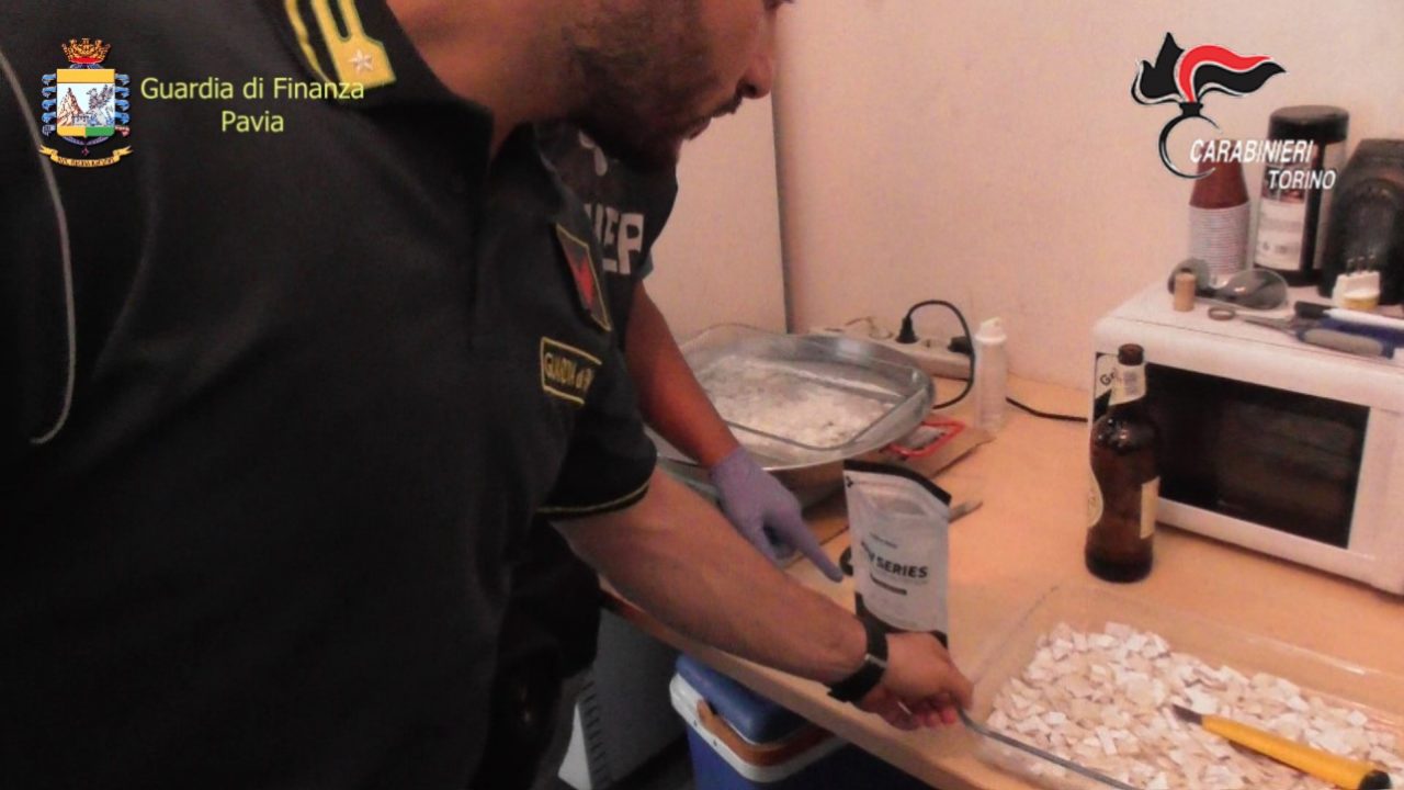 Raffineria di cocaina dentro autocarrozzeria abusiva VIDEO e FOTO