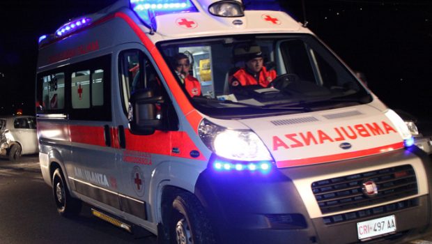 Auto contro ostacolo a Bornasco, una donna in ospedale SIRENE DI NOTTE