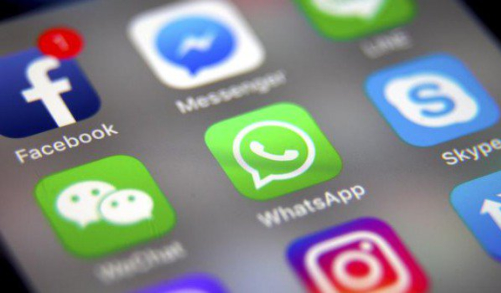 Whatsapp down, impossibile mandare foto e messaggi audio