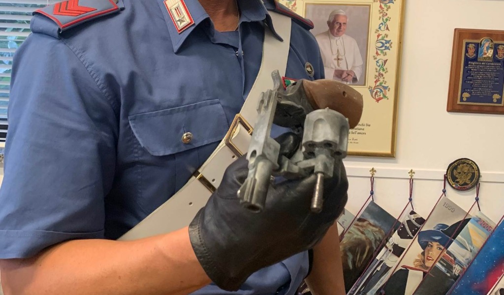 Lite e minacce con pistola giocattolo: denunciati 2 artigiani